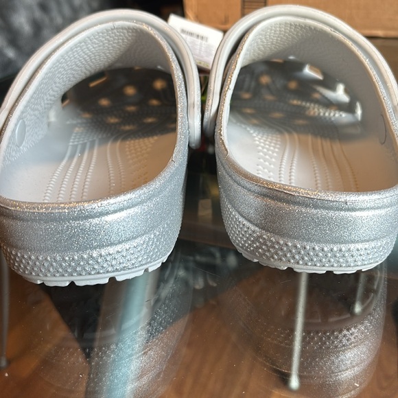 Crocs Classic Silver Glitter Clogs in Size M9/W11 BNWT - Picture 5 of 14